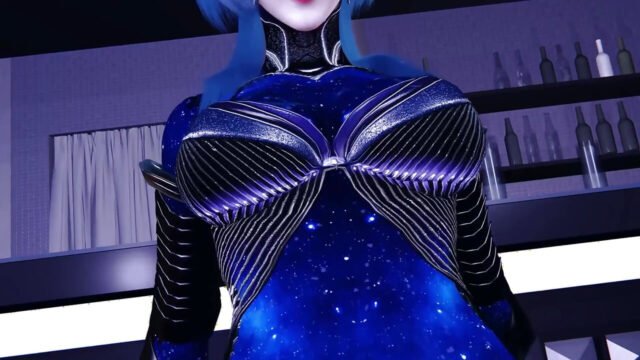 3D-schlampe, cosplay-model mit dicken möpsen zeigt ihr neues perfektes tattoo